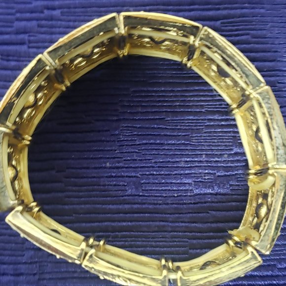 VINTAGE FAUX BLACK STAR SAPPHIRE GOLD STRETCH BRACELET - Picture 4 of 7